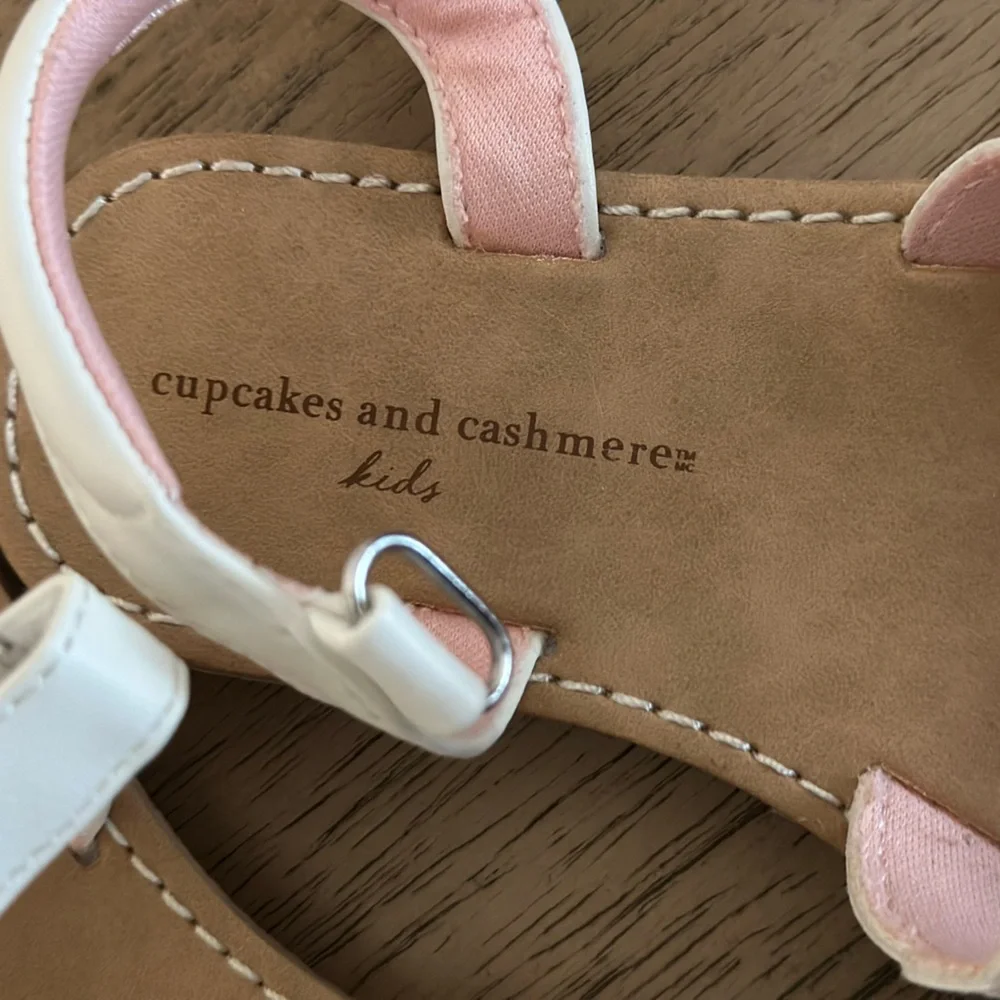 Cupcakes & Cashmere | flower sandals | size 8T